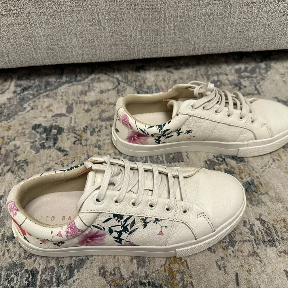 Ted Baker Trainers Size EU 39/ US 8.5 White Floral Sneakers - Picture 4 of 7